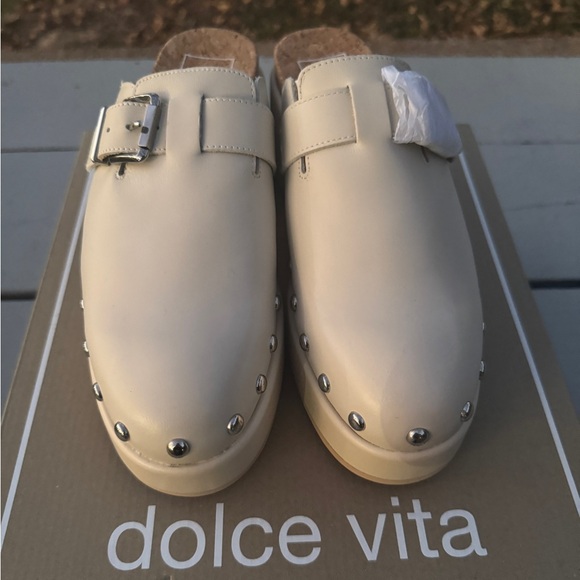 Dolce Vita Yeven Platform Mules – New with Box
Size: 7.5 - Picture 10 of 15